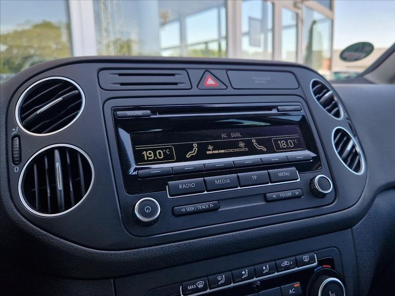Volkswagen Golf Plus 1,2 TSI STYLE VÝHŘEV - fotka 24 z 29