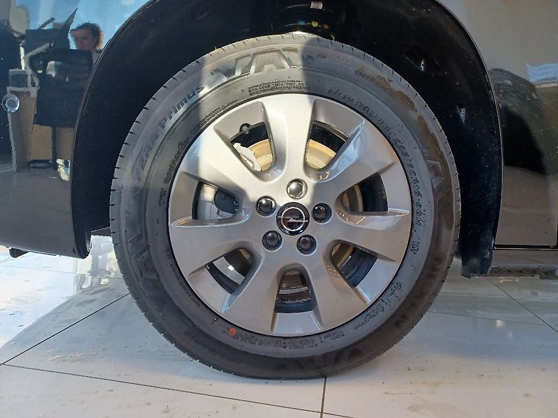 Opel Combo Elegance Plus XL 1,5CDTi MT6 - fotka 6 z 30