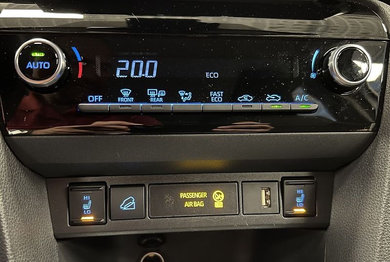 Toyota Yaris 1,8 Hybrid AT AWD Comfort Tech - fotka 7 z 16