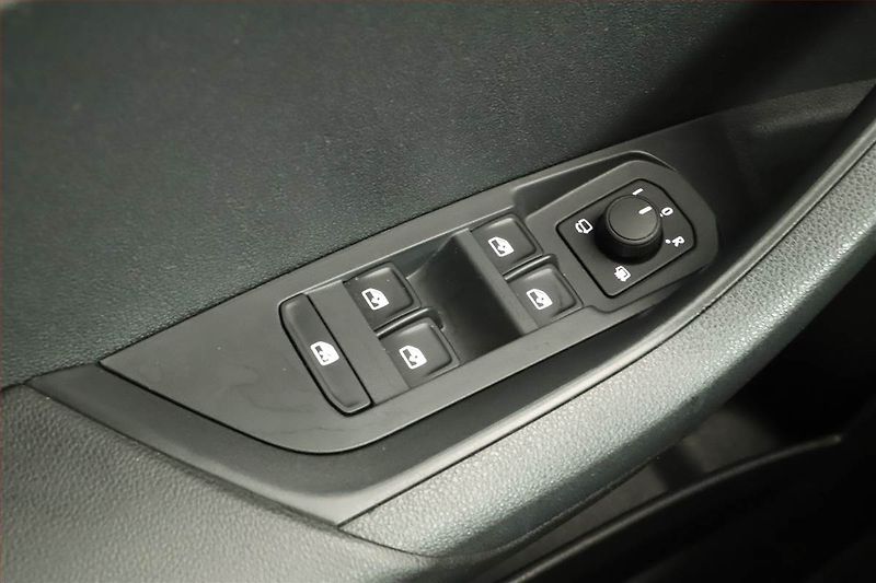 Škoda Karoq (2024) Sportline 1.5 TSI - fotka 16 z 17