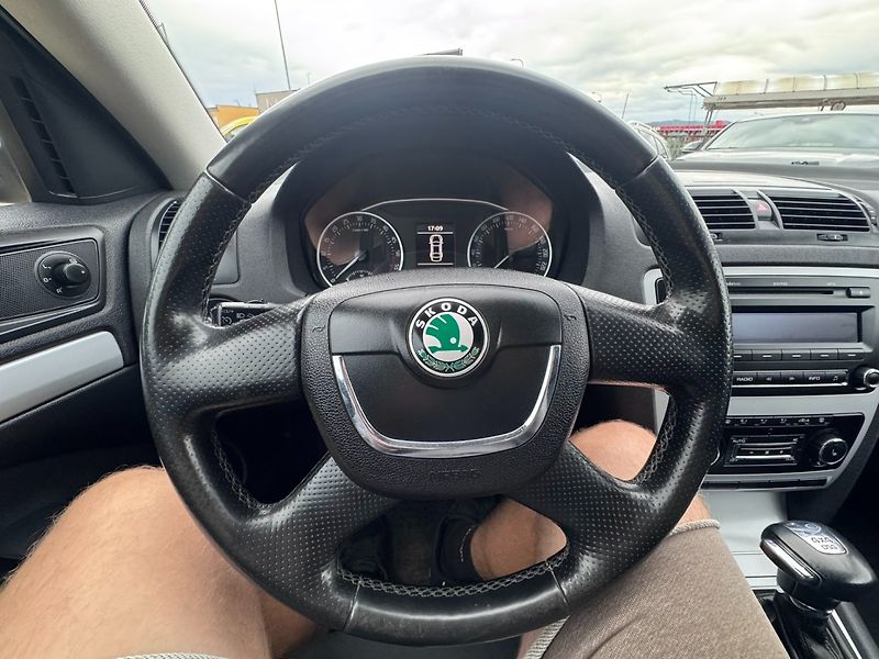Škoda Octavia (2011) SCOUT 4X4 2,0 TDI 103 AUTOMAT - fotka 18 z 50