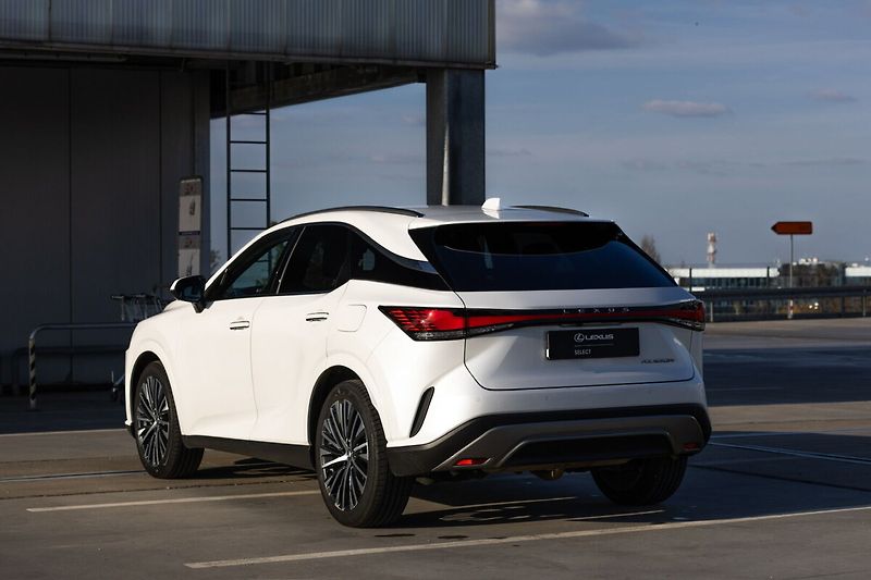 Lexus RX 450h plus 450H+ 2,5 PHEV EXECUTIVE PLUS - fotka 2 z 29