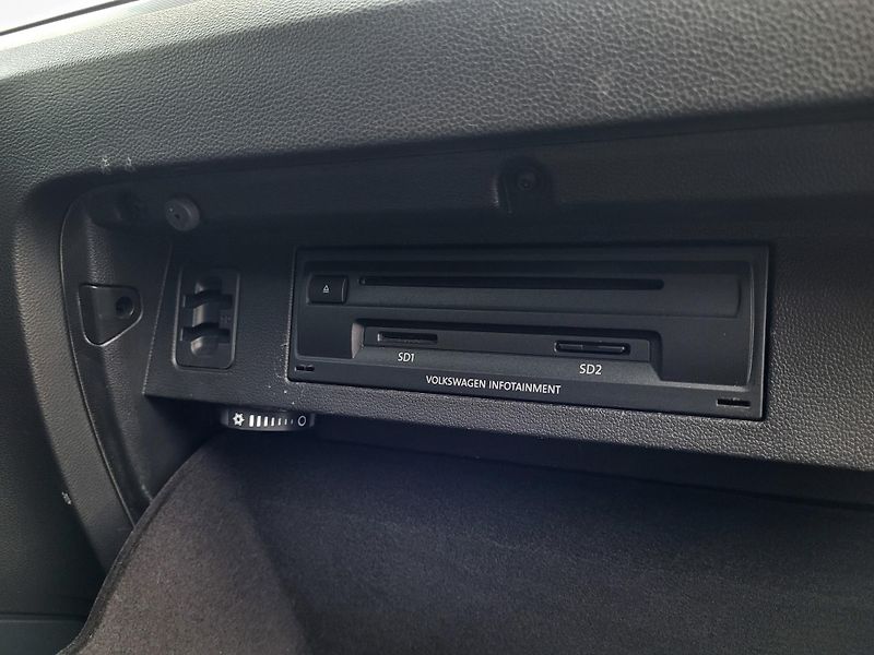 Volkswagen Passat 2.0 TDi 140kW DSG COMFORTLINE - fotka 26 z 49