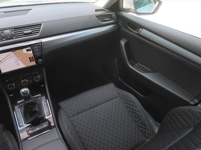 Škoda Superb (2016) Style 2.0 TDI, Navi, Bi-Xenony - fotka 8 z 19