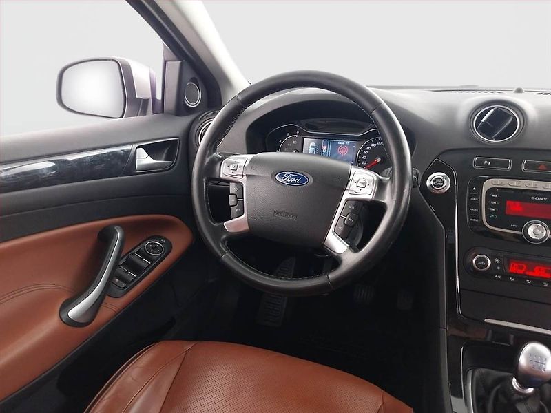 Ford Mondeo (2011) Titanium 2.0 TDCi, Xenony - fotka 7 z 21