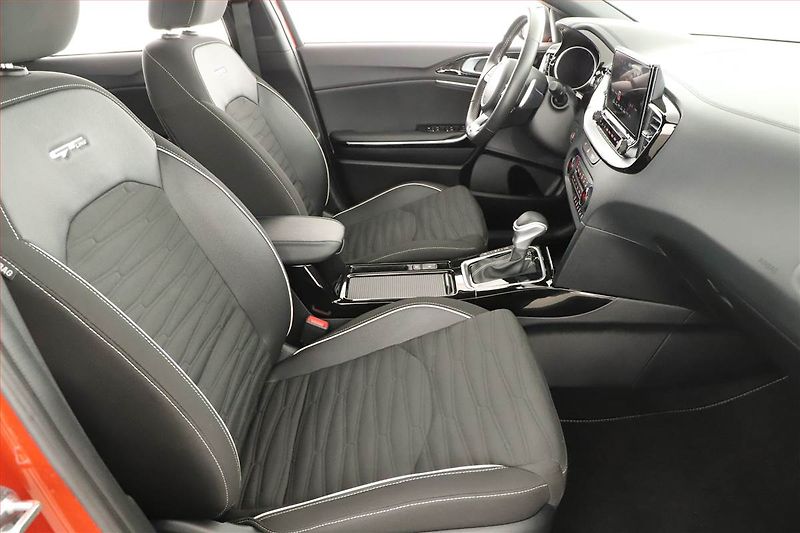 Kia Ceed (2023) GT Line 1.6 CRDi MHEV - fotka 7 z 20