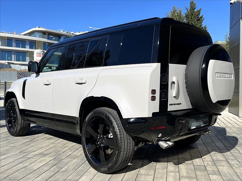 Land Rover Defender 110 V8 P425 X-DYNAMIC HSE - fotka 4 z 35