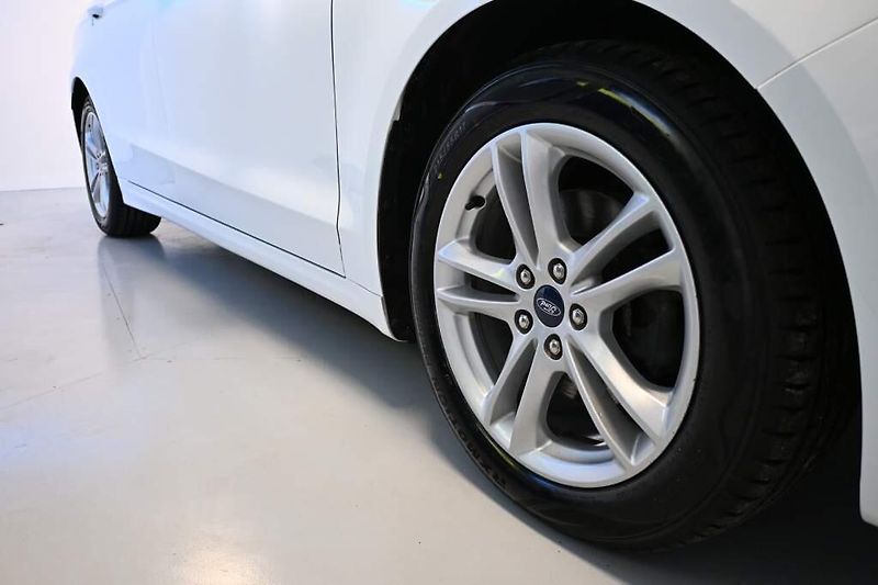Ford Mondeo (2022) 2.0 140 KW LED ACC SONY Tažné - fotka 34 z 36
