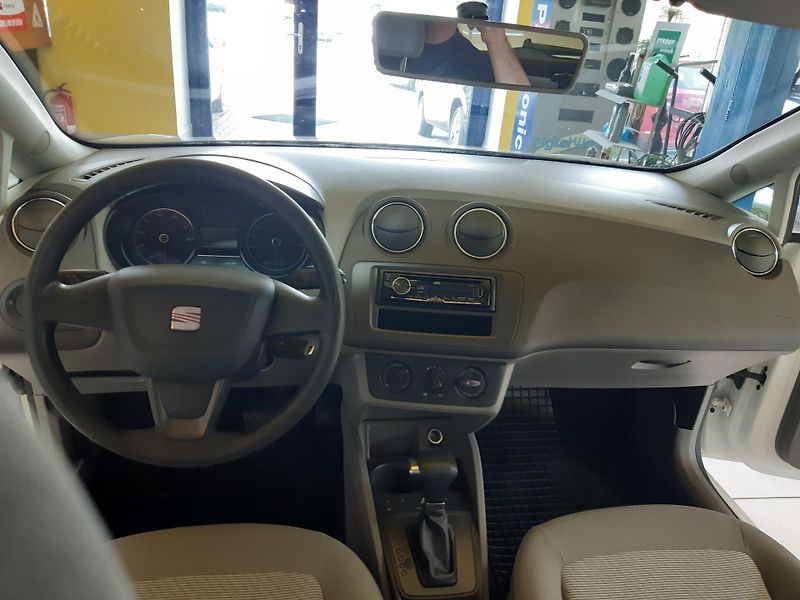Seat Ibiza 1.2 TSI DSG KLIMA 77KW - fotka 9 z 18