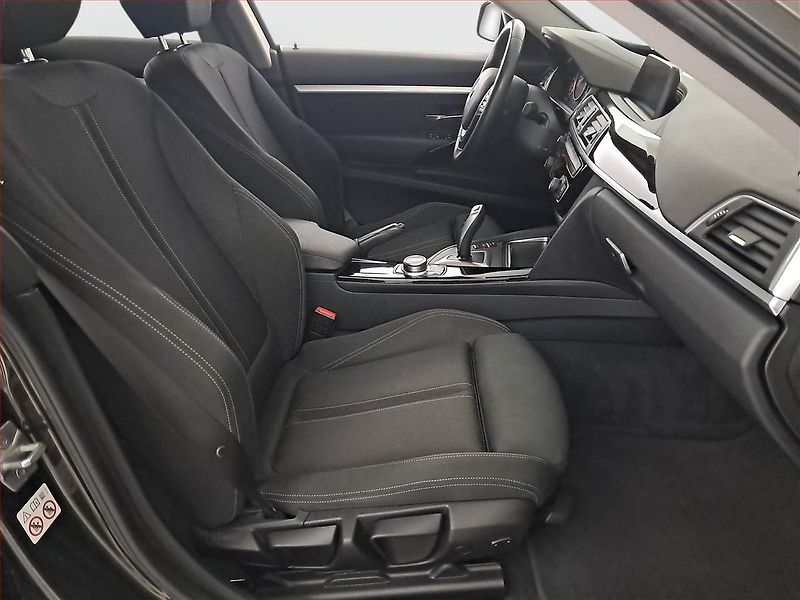 BMW Řada 3 (2018) Edition Sport 320d xDrive GT - fotka 9 z 19