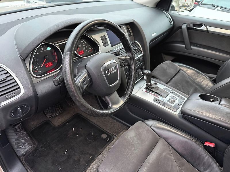 Audi Q7 3,0 TDI V6 QUATTRO - fotka 34 z 38