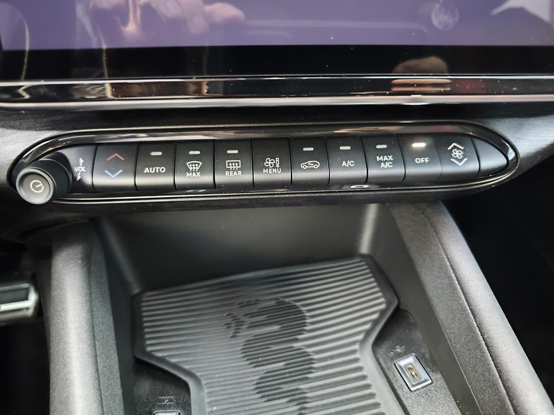 Alfa Romeo Junior (2026)  Elettrica Speciale 156PS 54kW - fotka 30 z 43