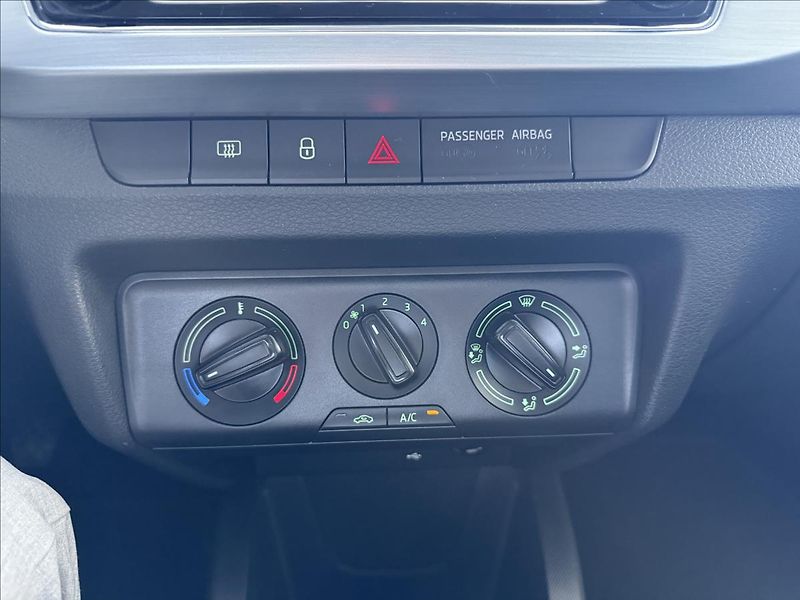 Škoda Fabia 1,0   TSI 70kW,SERVISKA - fotka 21 z 24