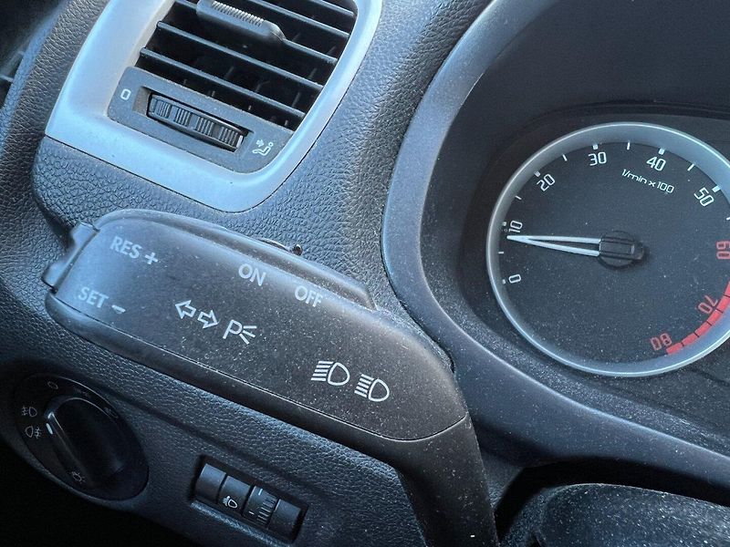 Škoda Fabia (2009) 1.4i 16V 63kW climatronic - fotka 21 z 23