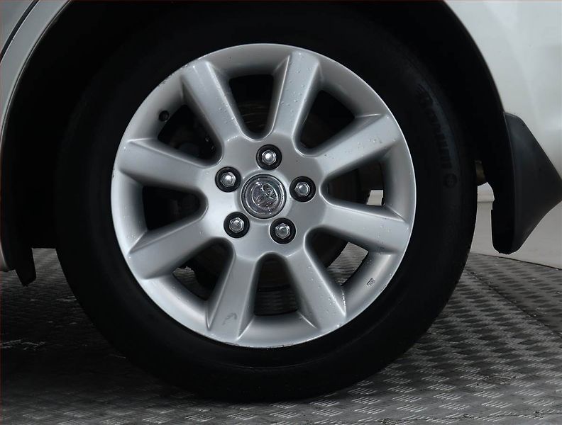 Toyota Corolla Verso (2005) 2.2 D-4D, nová STK, Tažné - fotka 14 z 17