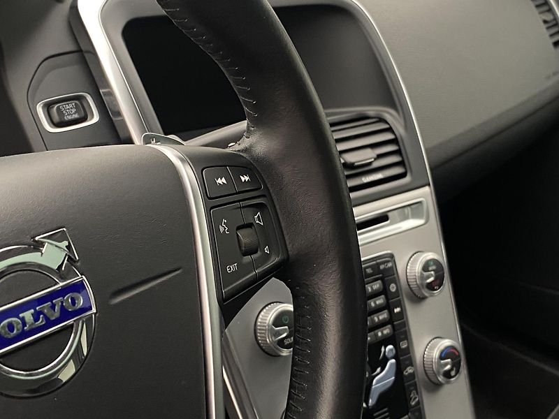 Volvo XC60 D4 AWD SUMMUM AUT  - fotka 20 z 42