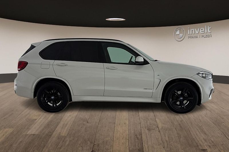 BMW X5 xDrive30d - fotka 2 z 26