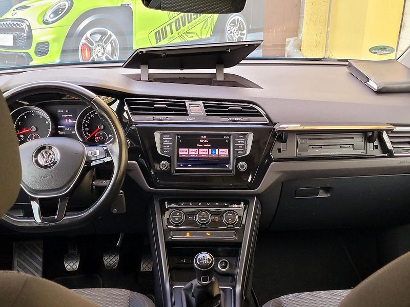 Volkswagen Touran TSi *CEBIA* 1.maj,SERV.KNIHA - fotka 34 z 47