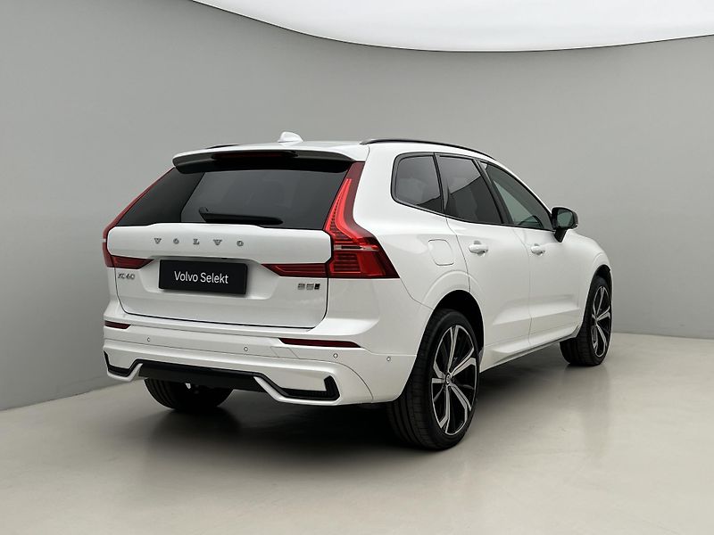 Volvo XC60 B5 AWD ULTIMATE DARK AUT  - fotka 13 z 47