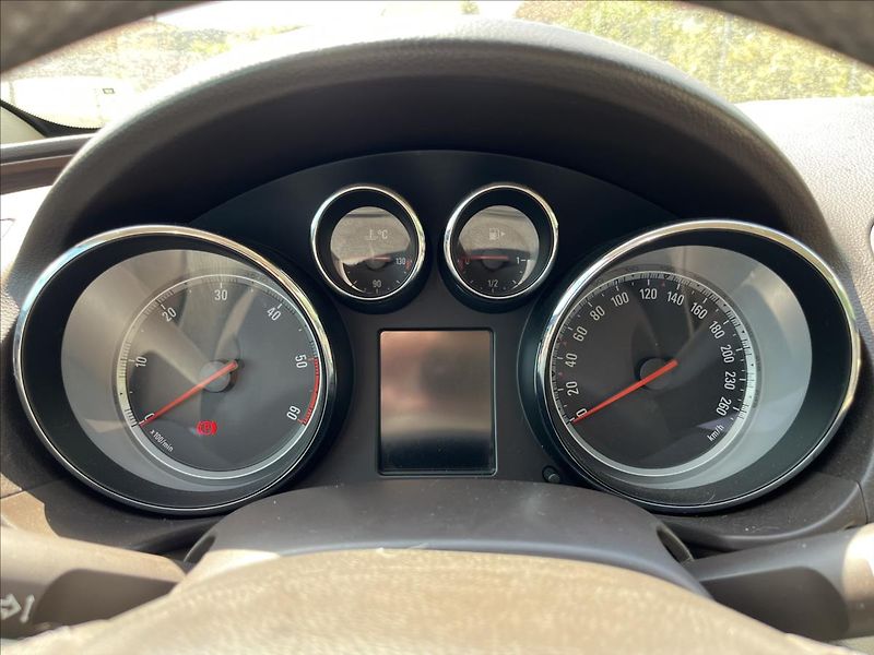 Opel Insignia 2,0 CDTi COSMO KLIMA ROZVODY - fotka 21 z 38