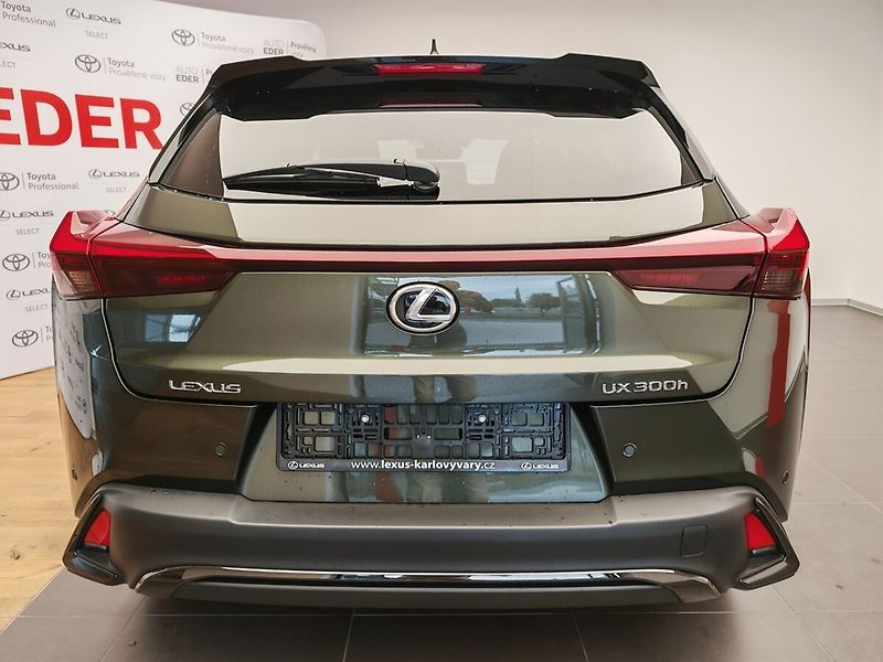 Lexus UX 300h F Sport Design 300H - fotka 6 z 33