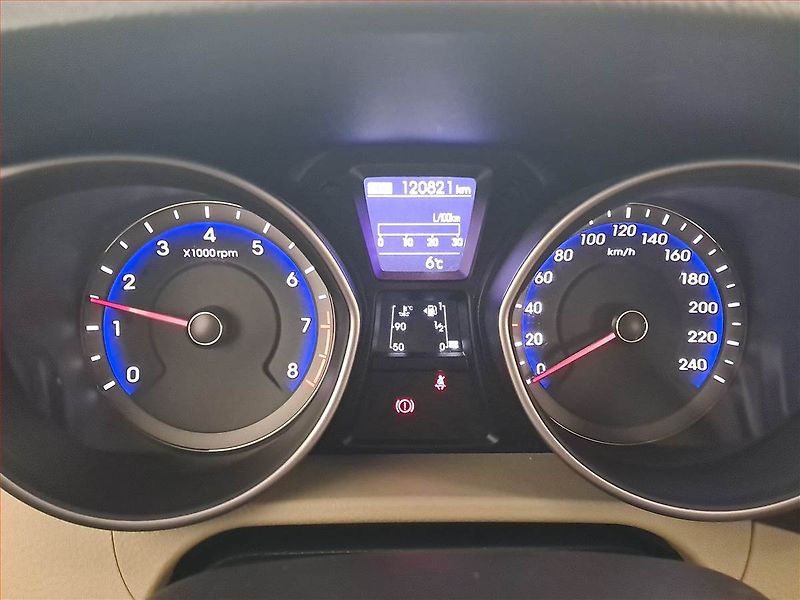 Hyundai i30 (2014) 1.6 GDI, Tempomat - fotka 11 z 17