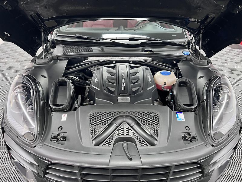 Porsche Macan Turbo 3.6 V6, 294 kW, Původ ČR - fotka 12 z 43