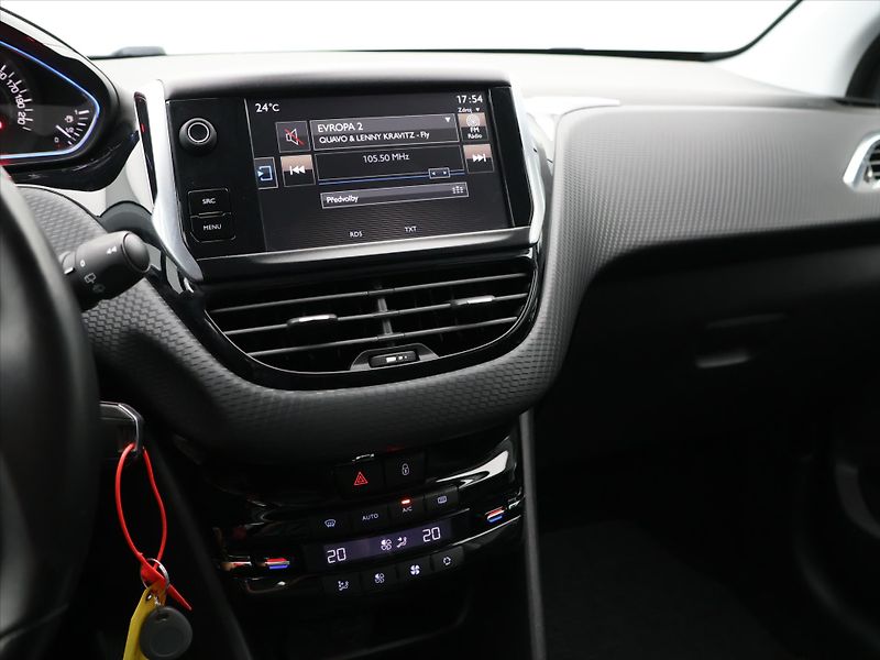 Peugeot 2008 1,2 VTi 60kW AT,Navi - fotka 20 z 32