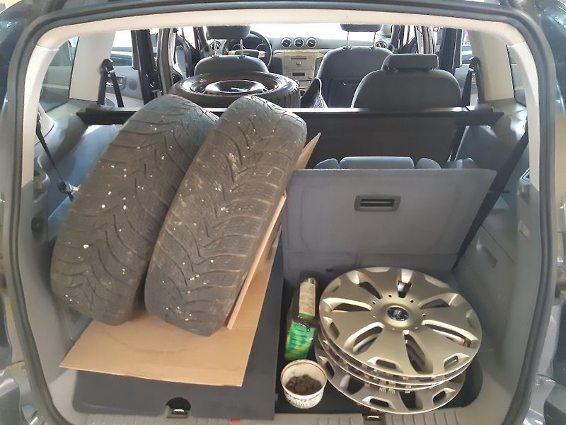 Ford S-MAX 1.8 TDCI DGIKLIMA 7míst - fotka 17 z 20