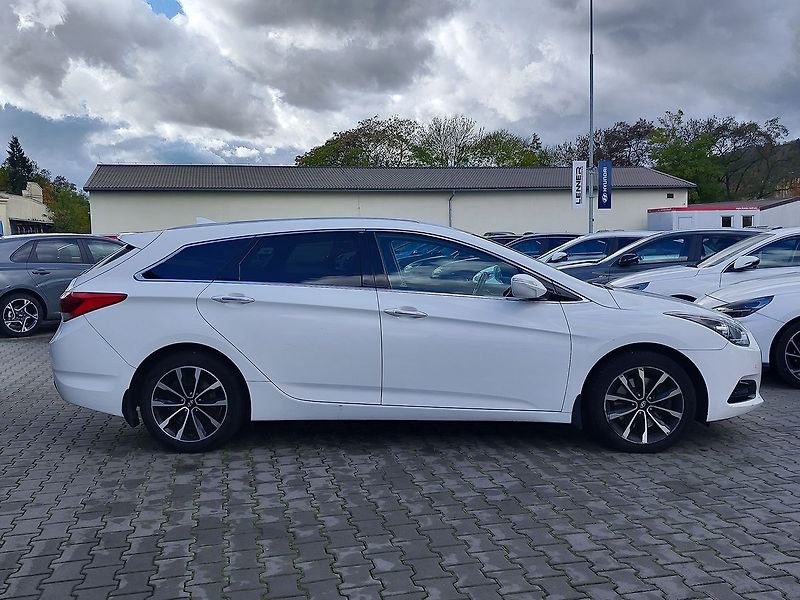 Hyundai i40 1.7 CRDI/104kW Experience AT - fotka 4 z 33