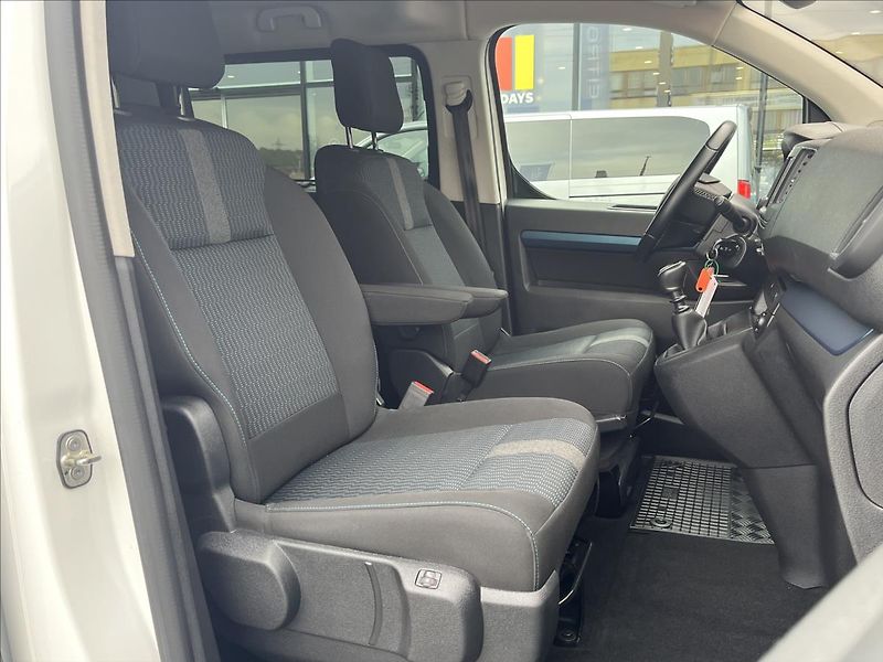 Peugeot Traveller 2,0 BlueHDI  Active - fotka 17 z 27