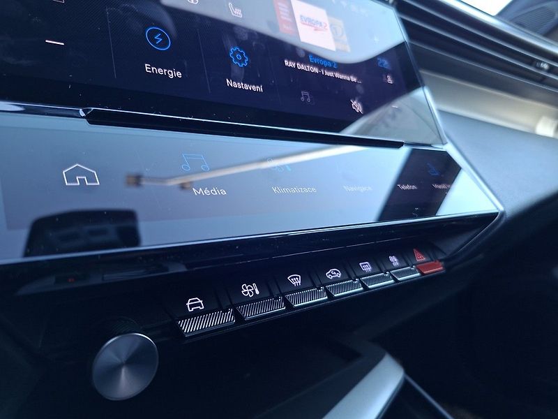 Peugeot 408 GT Plug-in HYBRID 225k e-EAT8 - fotka 29 z 32