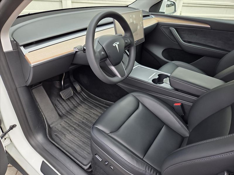 Tesla Model Y 0,0 378kW 4x4 LR Tažné z. SOH - fotka 10 z 20