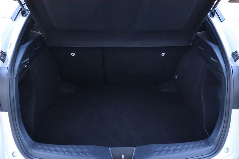 Toyota C-HR (2018) Selection 1.8 Hybrid, Automat - fotka 14 z 24