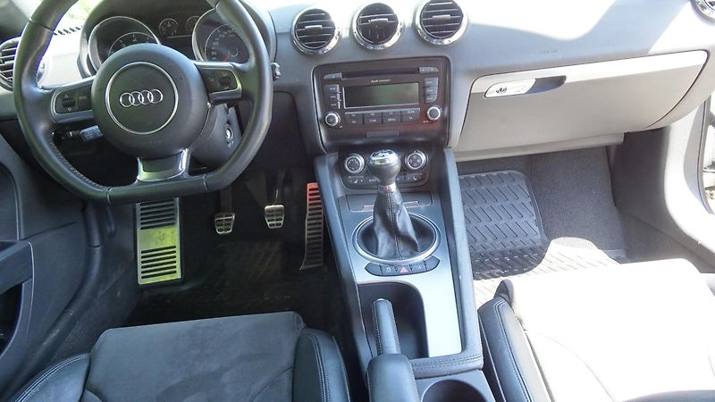 Audi TT 1.8 TFSI  Alcantara - fotka 4 z 23