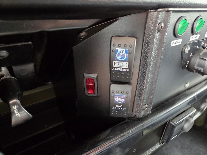 Land Rover Defender TDi HOBSON Military - RENOVACE - fotka 11 z 44