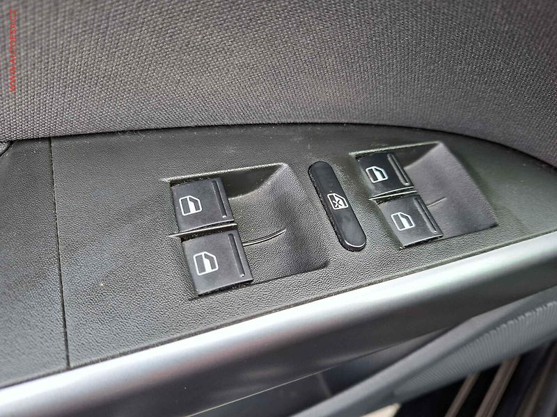 Seat Leon (2009) 1.6 MPi, 1.maj,ČR, servis - fotka 13 z 15
