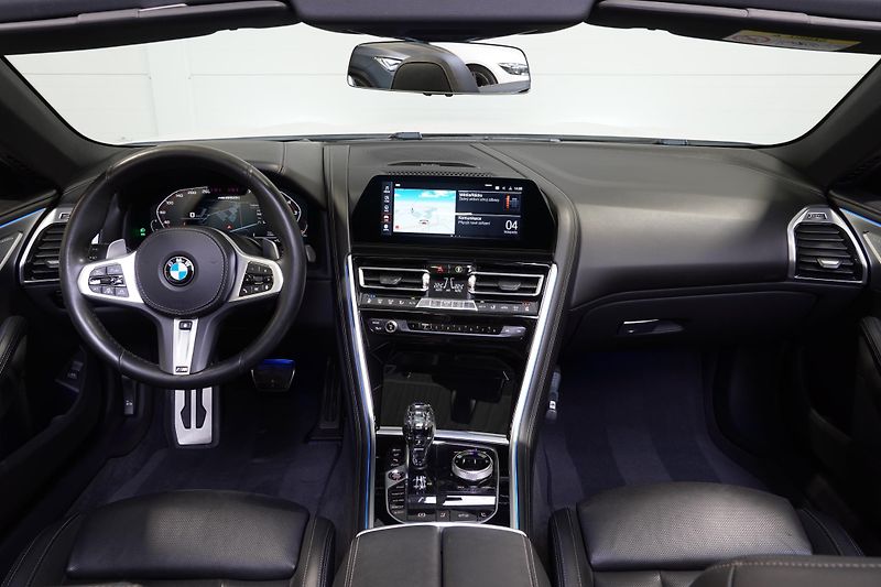 BMW Řada 8 BMW 850i Xdrive cabrio - fotka 24 z 44