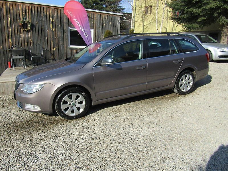 Škoda Superb (2011) 1.6 TDI 77kW ZIMNÍ PNEU - fotka 2 z 32