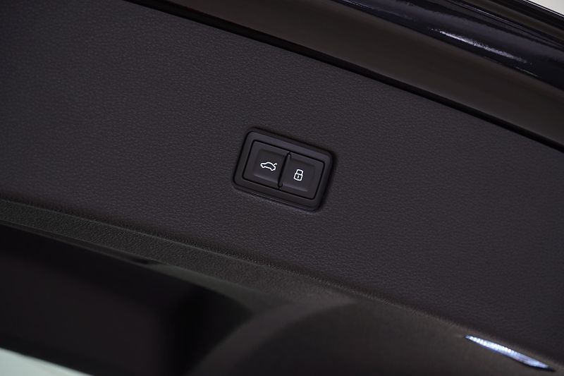 Audi Q8 55 TFSI,ČR,DPH,ZÁRUKA 2028 - fotka 11 z 33