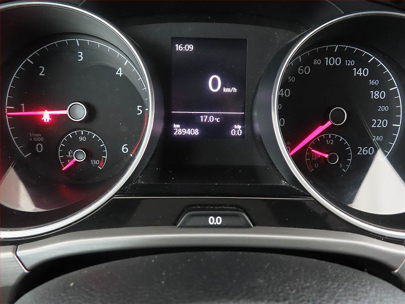 Volkswagen Touran (2018) Comfortline 2.0 TDI, ČR,1.maj - fotka 11 z 15
