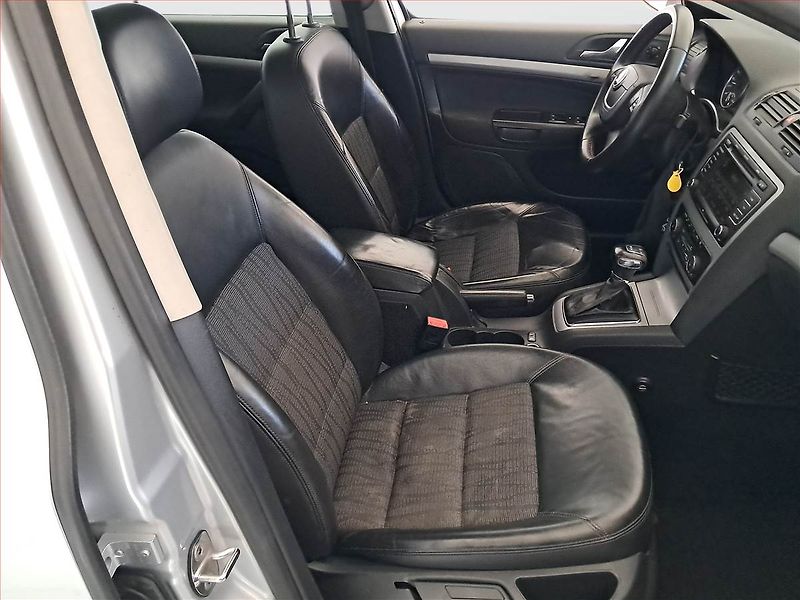 Škoda Octavia (2012) 1.6 TDI, Automat, zamluveno - fotka 9 z 17