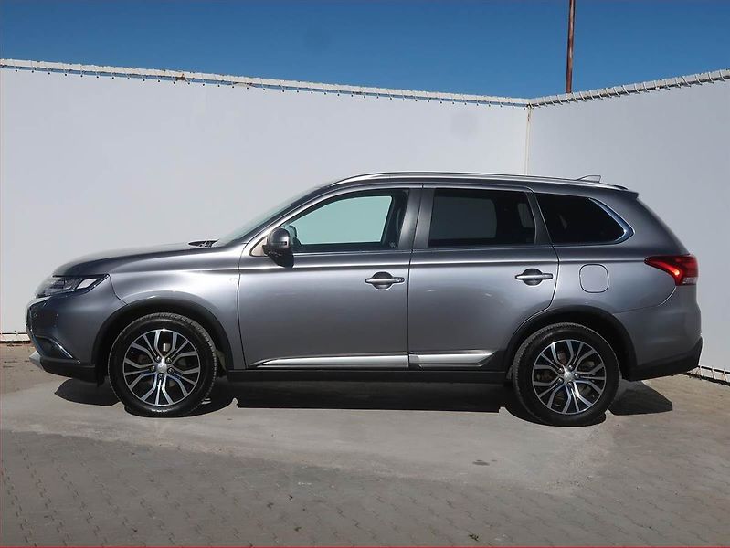 Mitsubishi Outlander (2017) Instyle 2.2 DI-D, 4X4 - fotka 3 z 18