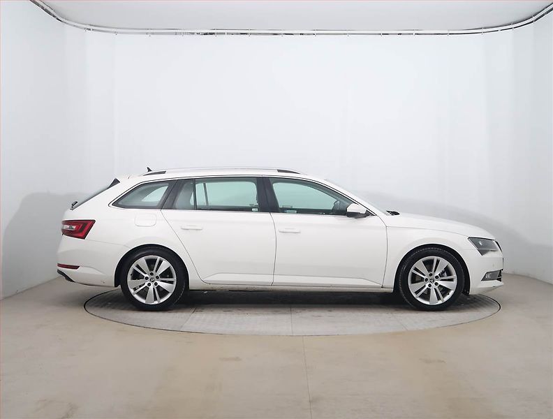 Škoda Superb (2016) Style 2.0 TDI, Navi, Xenony - fotka 6 z 21