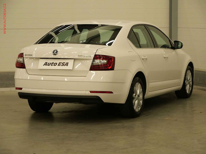 Škoda Octavia (2017) 1.6TDi, ČR, Style, LED - fotka 4 z 20