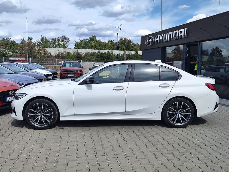BMW Řada 3 2.0 320i/135kW Sport Line AT - fotka 8 z 29