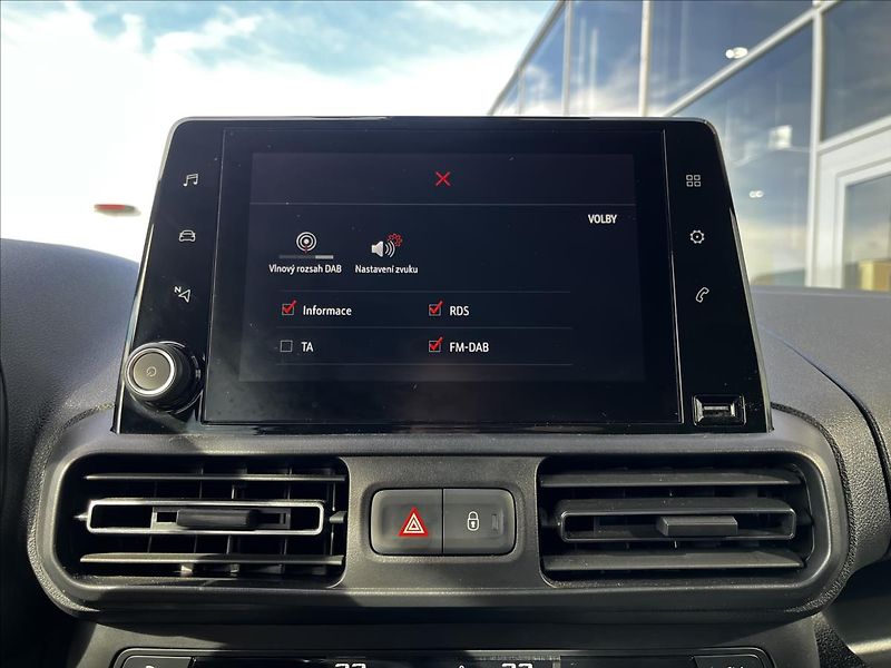 Opel Combo 1,2   LIFE XL EAT8 - fotka 17 z 26