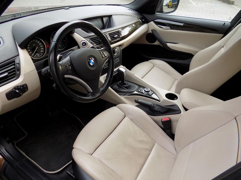 BMW X1 (2011) 2.3 D X-Drive - fotka 9 z 13