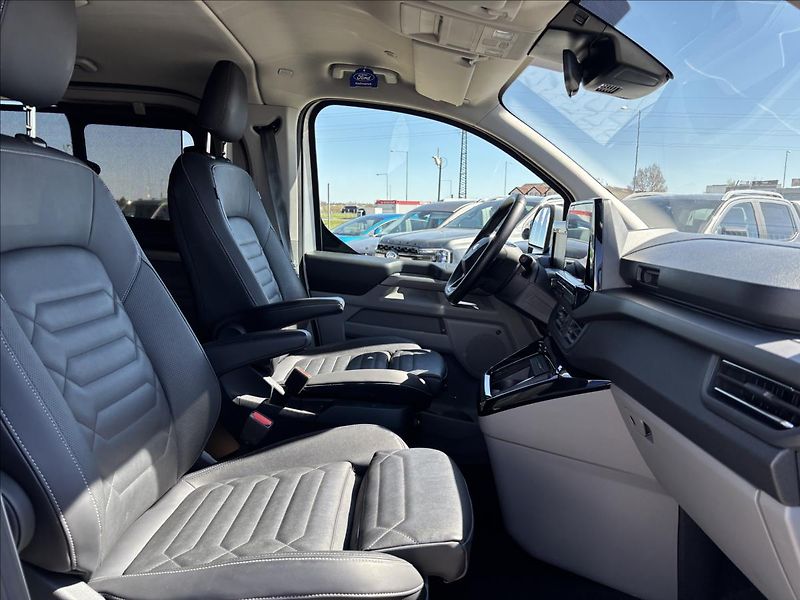 Ford Tourneo Custom 2,0 EcoBlue 125kW TitaniumX L1 - fotka 20 z 44