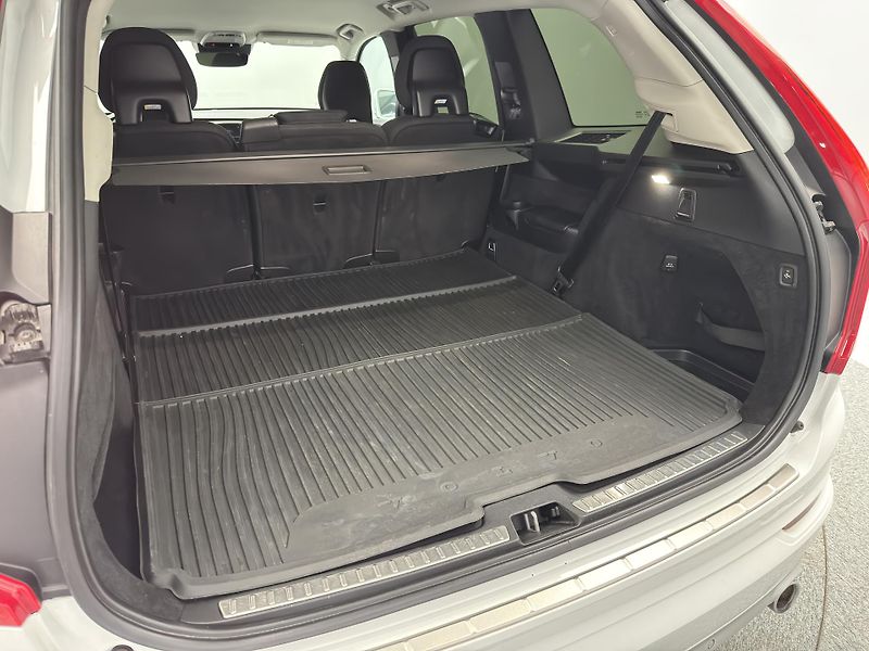 Volvo XC90 D5 AWD MOMENTUM PRO REZERVACE - fotka 5 z 50